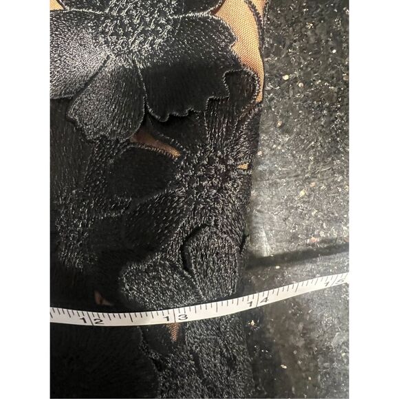 Elliatt Rosalind Floral Embroidered Cocktail Minidress in Black Size M NWOT - Picture 7 of 8